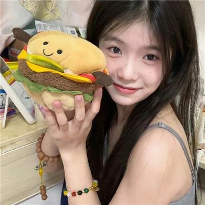 她的微笑像颗糖